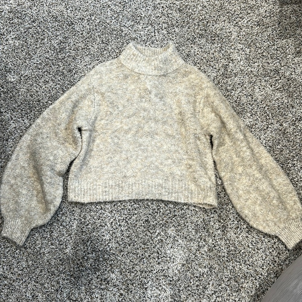 Cropped Puffy-Sleeve Turtleneck Sweater